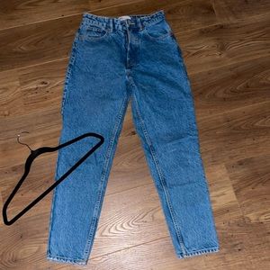 ✨ zara jeans ✨ size 4 ✨ mom fit ✨